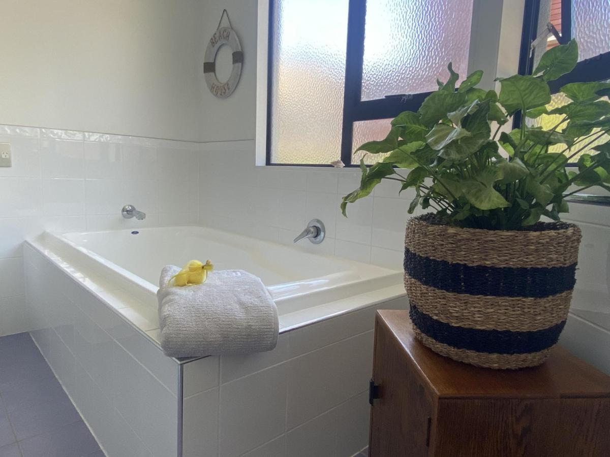 Superb Beachside Location, Private And Tranquil Apartment Маунт Маунгануи Екстериор снимка